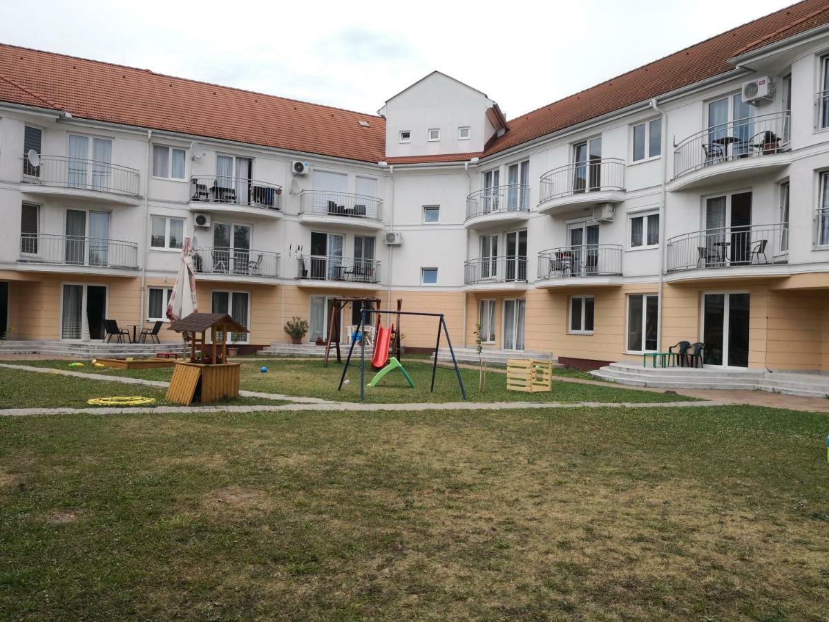 Freedom Apartman Hajduszoboszlo Exterior foto